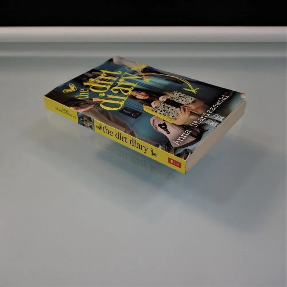 The Dirt Diary by Anna Staniszewski 2014 Scholastic Edition Paperback Juvenile